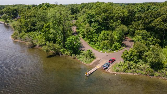 15311 S Barton Lake Drive, Vicksburg, MI 49097