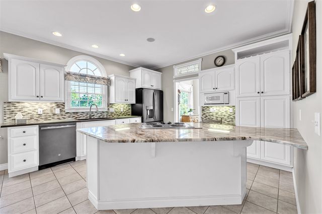 15311 S Barton Lake Drive, Vicksburg, MI 49097