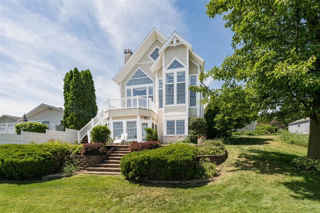 15311 S Barton Lake Drive, Vicksburg, MI 49097