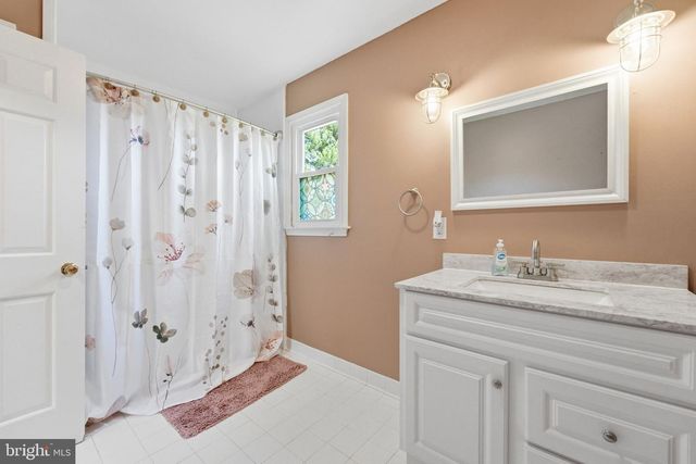 18 E BROOK KNOLL RD, Elkton, MD 21921