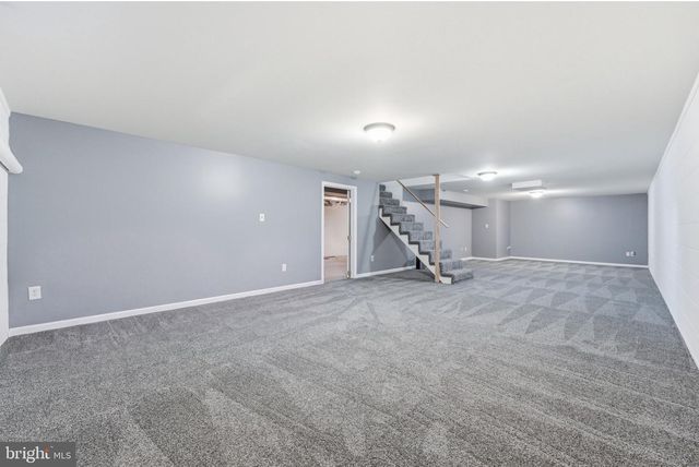 18 E BROOK KNOLL RD, Elkton, MD 21921