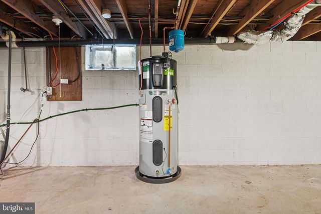 18 E BROOK KNOLL RD, Elkton, MD 21921