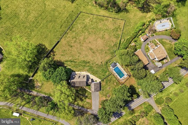 18 E BROOK KNOLL RD, Elkton, MD 21921