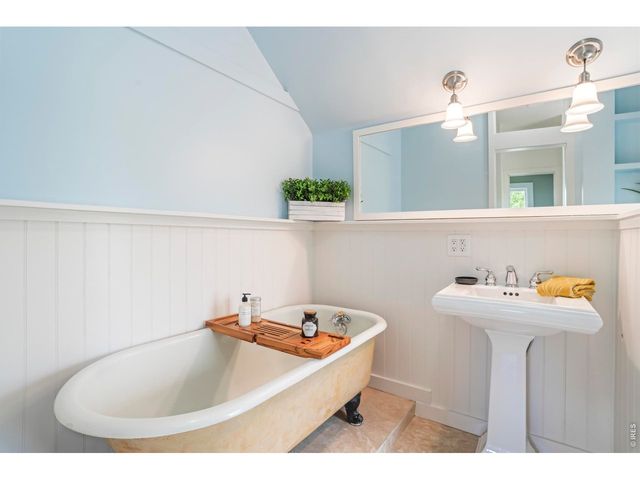 2025 18th St, Boulder, CO 80302