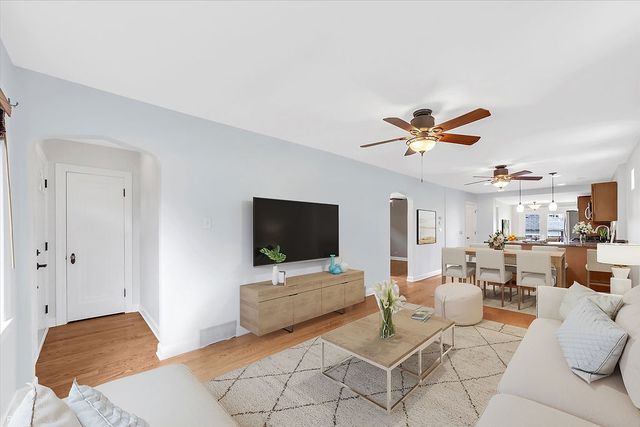 5525 S Nagle Avenue, Chicago, IL 60638