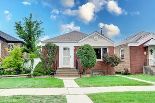 5525 S Nagle Avenue, Chicago, IL 60638