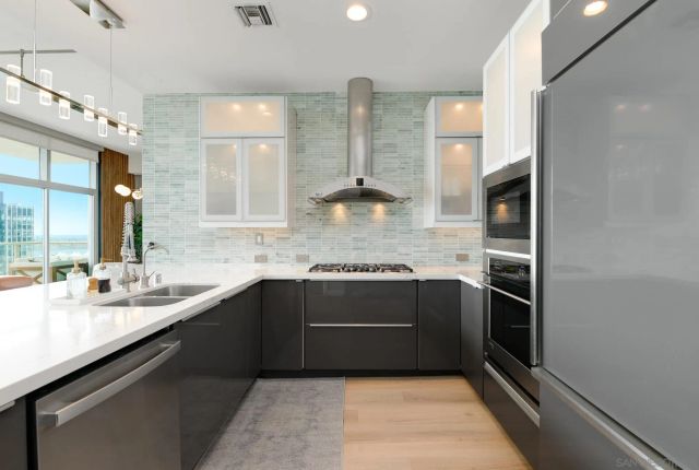 800 The Mark Ln 2206, San Diego, CA 92101