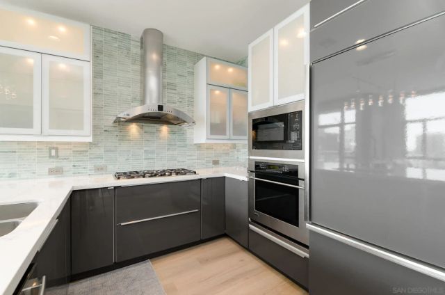 800 The Mark Ln 2206, San Diego, CA 92101