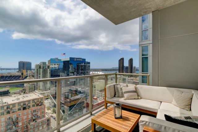 800 The Mark Ln 2206, San Diego, CA 92101