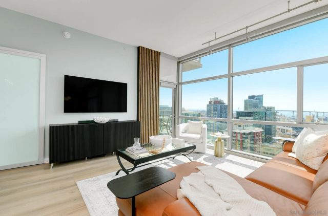 800 The Mark Ln 2206, San Diego, CA 92101