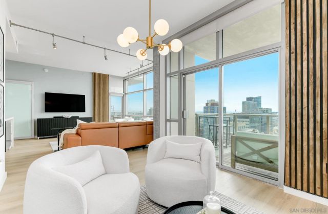 800 The Mark Ln 2206, San Diego, CA 92101