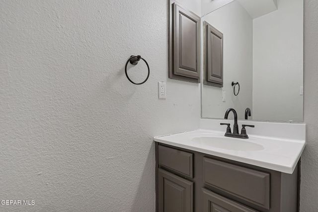 485 Jeweled Mesa Court, Horizon City, TX 79928