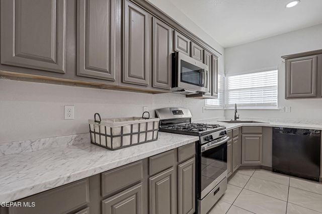 485 Jeweled Mesa Court, Horizon City, TX 79928