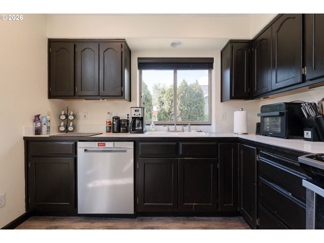 512 Pegasus Ct, Molalla, OR 97038