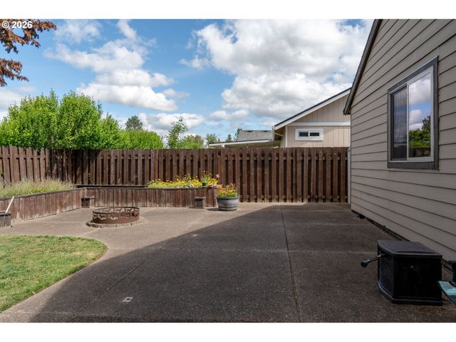 512 Pegasus Ct, Molalla, OR 97038
