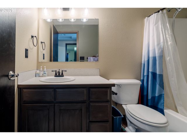 512 Pegasus Ct, Molalla, OR 97038