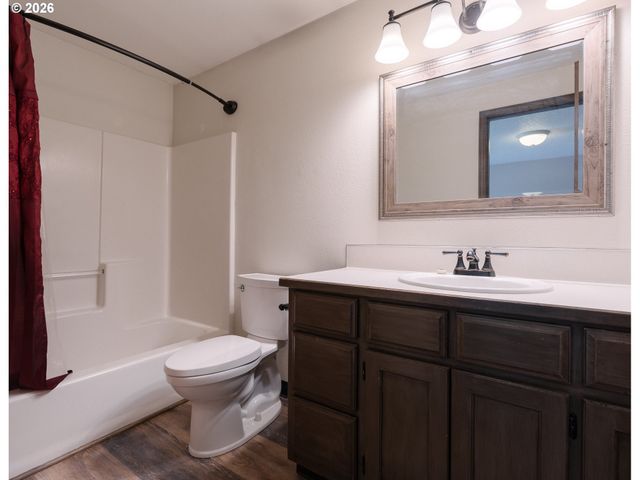 512 Pegasus Ct, Molalla, OR 97038