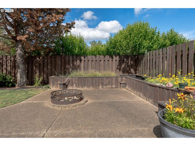 512 Pegasus Ct, Molalla, OR 97038