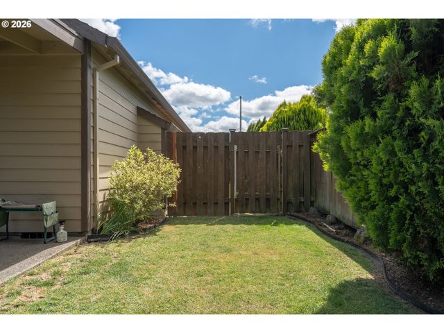 512 Pegasus Ct, Molalla, OR 97038