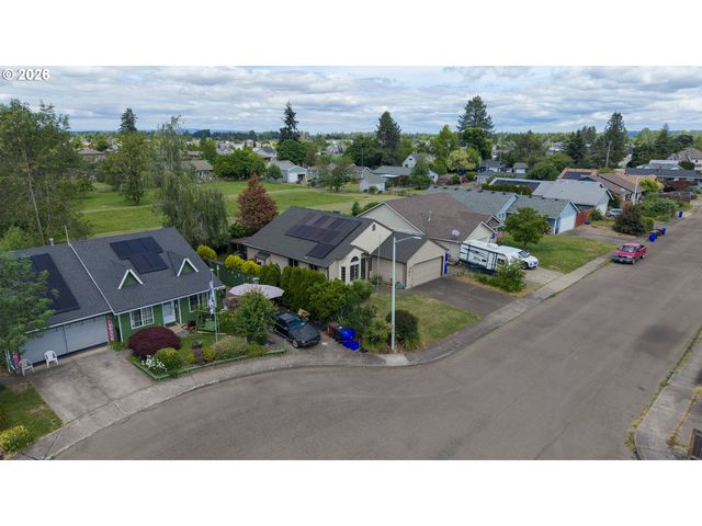 512 Pegasus Ct, Molalla, OR 97038