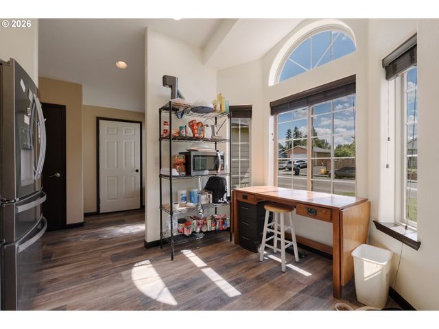 512 Pegasus Ct, Molalla, OR 97038