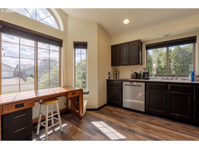 512 Pegasus Ct, Molalla, OR 97038