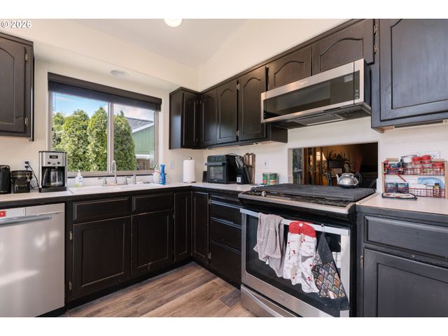 512 Pegasus Ct, Molalla, OR 97038