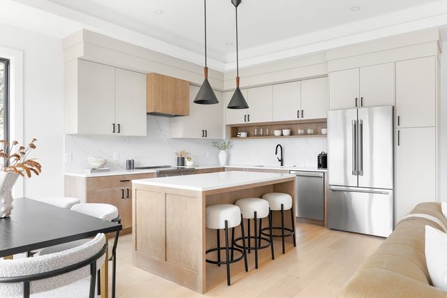 6 Floral St 6, Newton, MA 02461