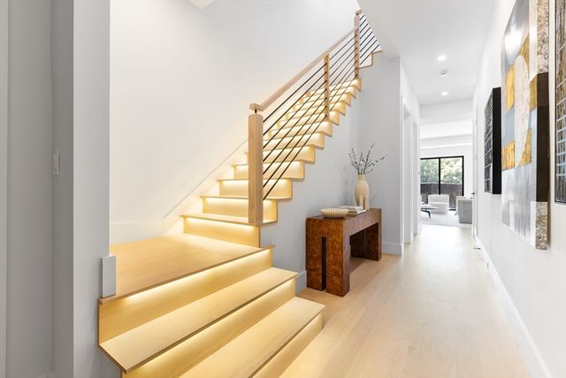 6 Floral St 6, Newton, MA 02461