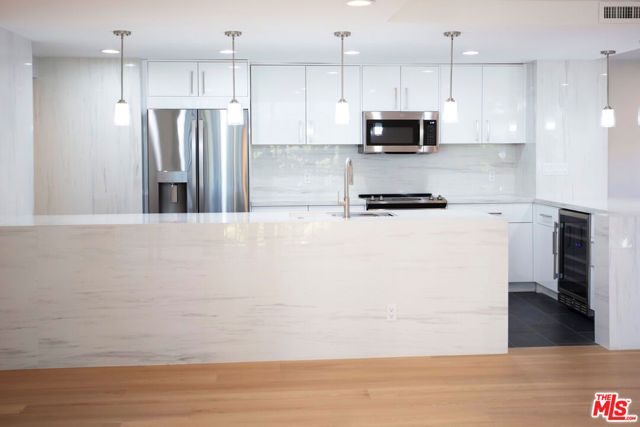 2170 Century Park East 406, Los Angeles, CA 90067