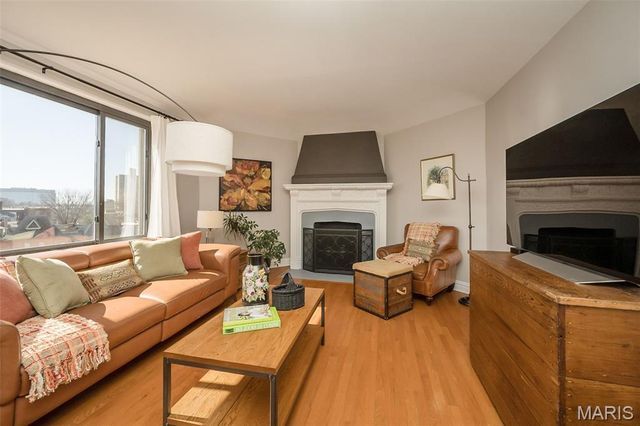 410 N Newstead Avenue 4E, St Louis, MO 63108