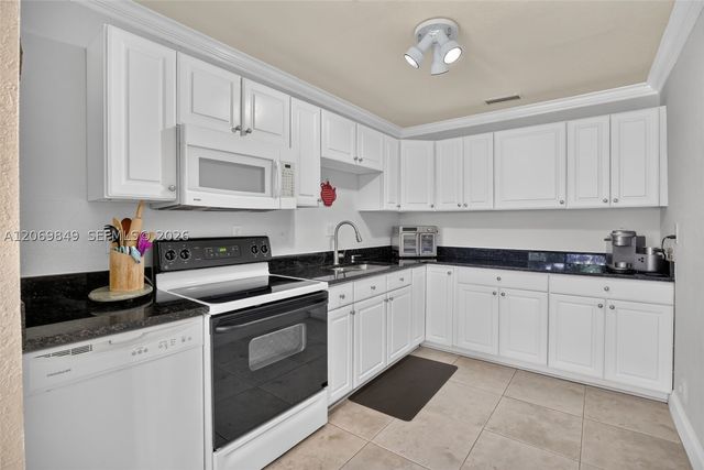 10725 NW 30th Pl 4, Sunrise, FL 33322