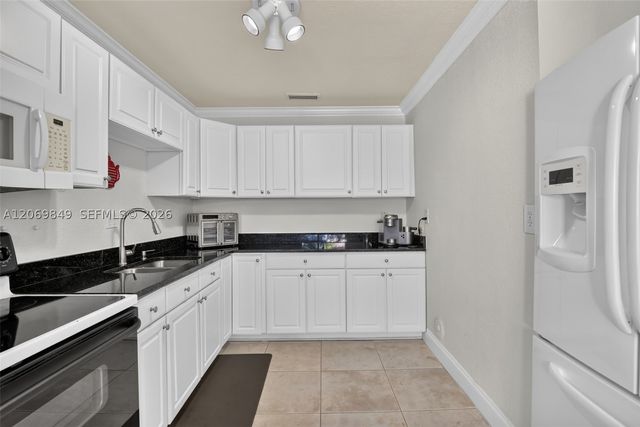 10725 NW 30th Pl 4, Sunrise, FL 33322