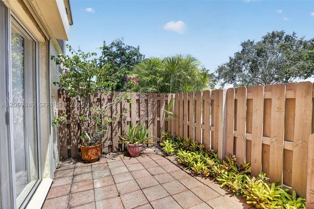 10725 NW 30th Pl 4, Sunrise, FL 33322