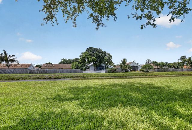 10725 NW 30th Pl 4, Sunrise, FL 33322