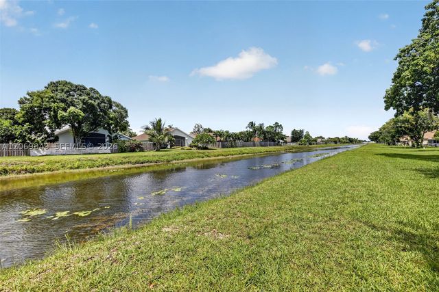 10725 NW 30th Pl 4, Sunrise, FL 33322