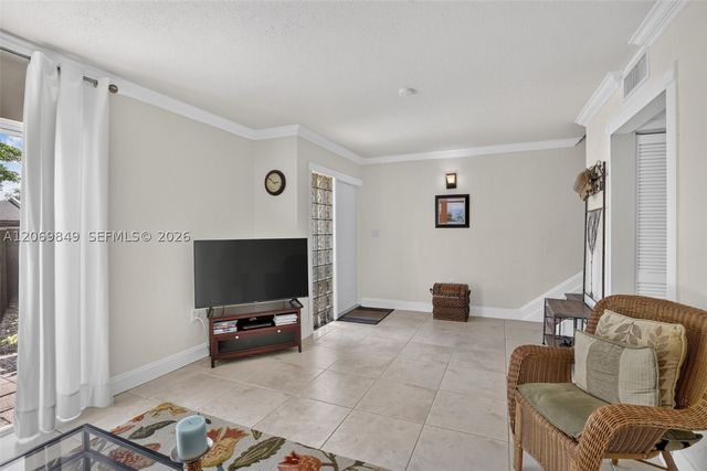 10725 NW 30th Pl 4, Sunrise, FL 33322