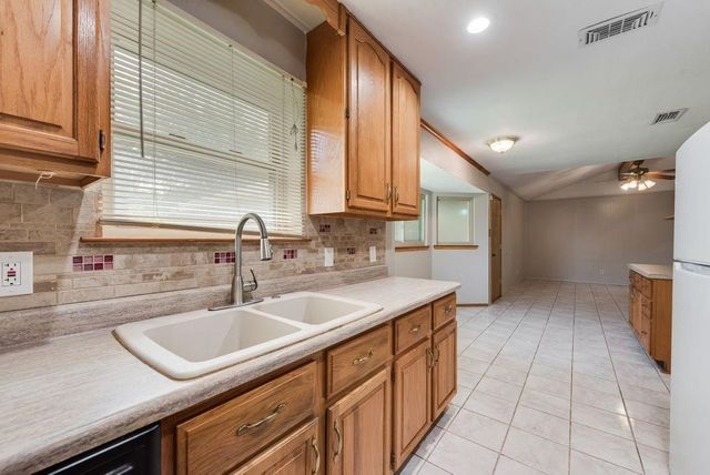 6536 Wakefield Road, North Richland Hills, TX 76182