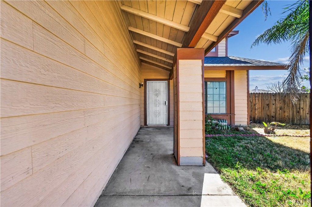 Image 3 of property listing at 580 Wimbledon, San Jacinto, CA 92583