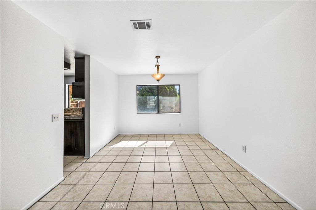 Image 8 of property listing at 580 Wimbledon, San Jacinto, CA 92583