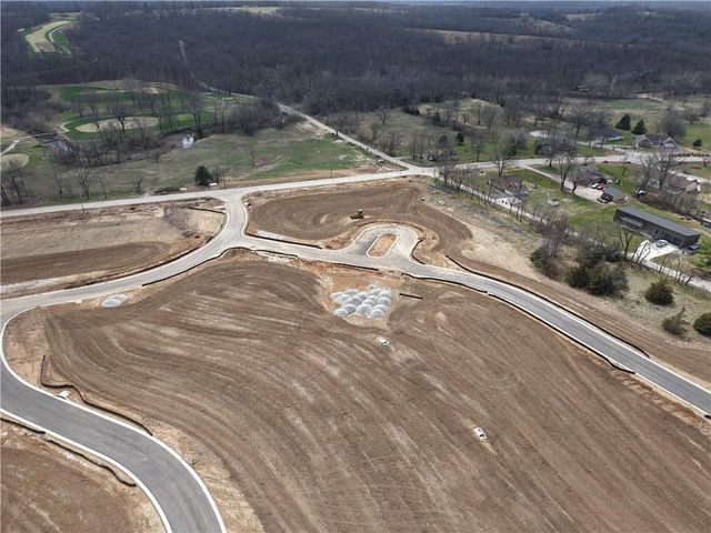 7031 Oak Ridge Drive, Shawnee, KS 66217