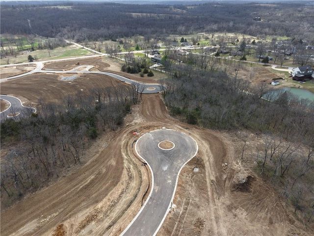 7031 Oak Ridge Drive, Shawnee, KS 66217