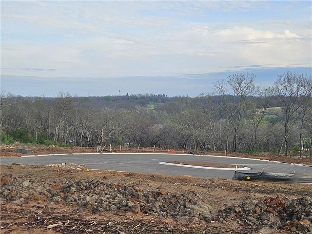 7031 Oak Ridge Drive, Shawnee, KS 66217