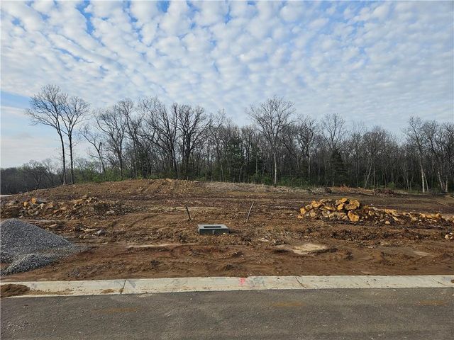 7031 Oak Ridge Drive, Shawnee, KS 66217