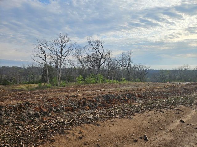 7031 Oak Ridge Drive, Shawnee, KS 66217