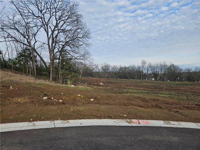 7031 Oak Ridge Drive, Shawnee, KS 66217