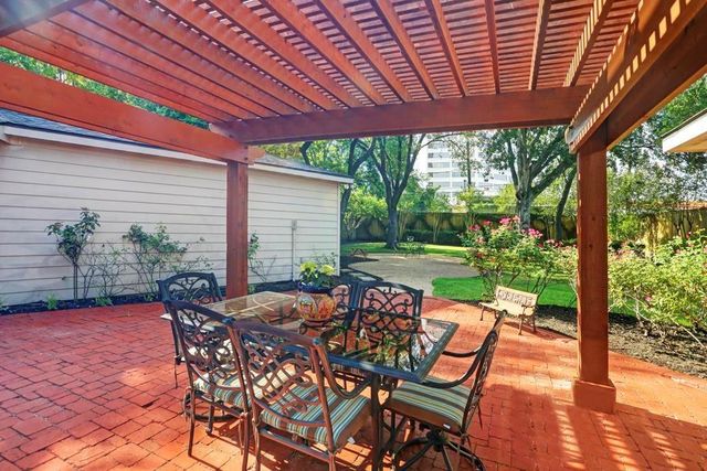 7506 Creekwood Drive, Houston, TX 77063