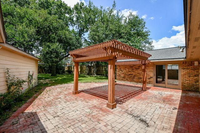 7506 Creekwood Drive, Houston, TX 77063