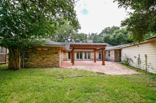 7506 Creekwood Drive, Houston, TX 77063