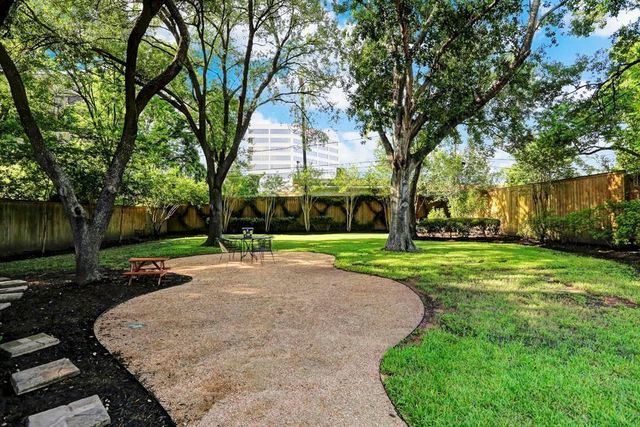 7506 Creekwood Drive, Houston, TX 77063